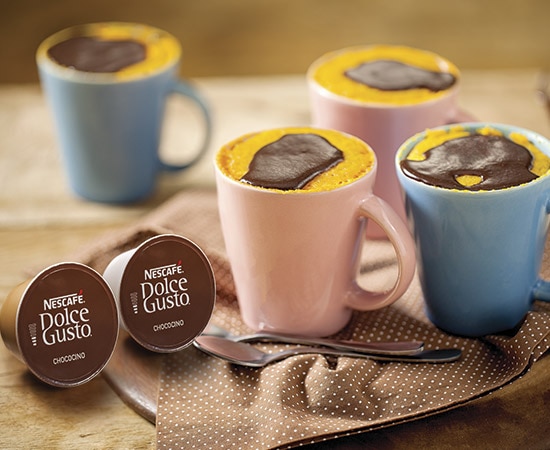 Receita bolo de cenoura de caneca com cobertura de chococino